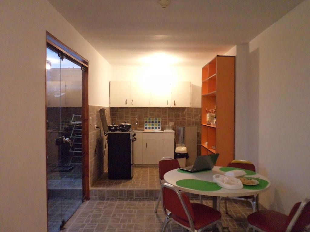 La Casa De Karla Albergue Lima Habitación foto